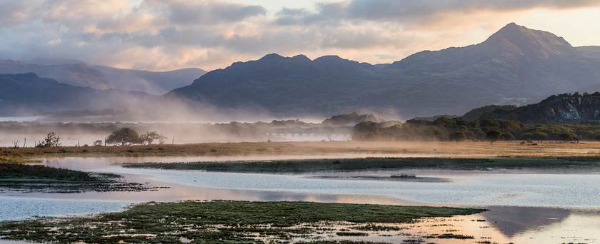 MG 5738 
 Traeth Mawr and Cnicht from The Cob, Porthmadog